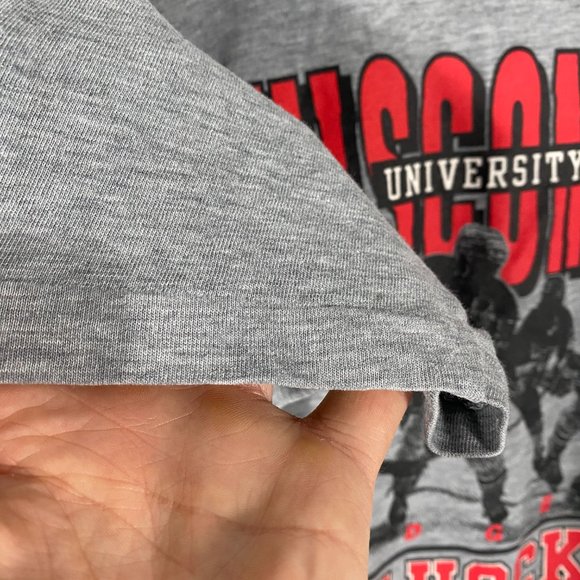 Vintage Wisconsin hockey graphic tee - Picture 6 of 6